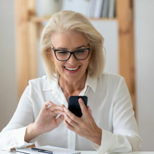 7 Cell Phone Plans Ideal for Seniors