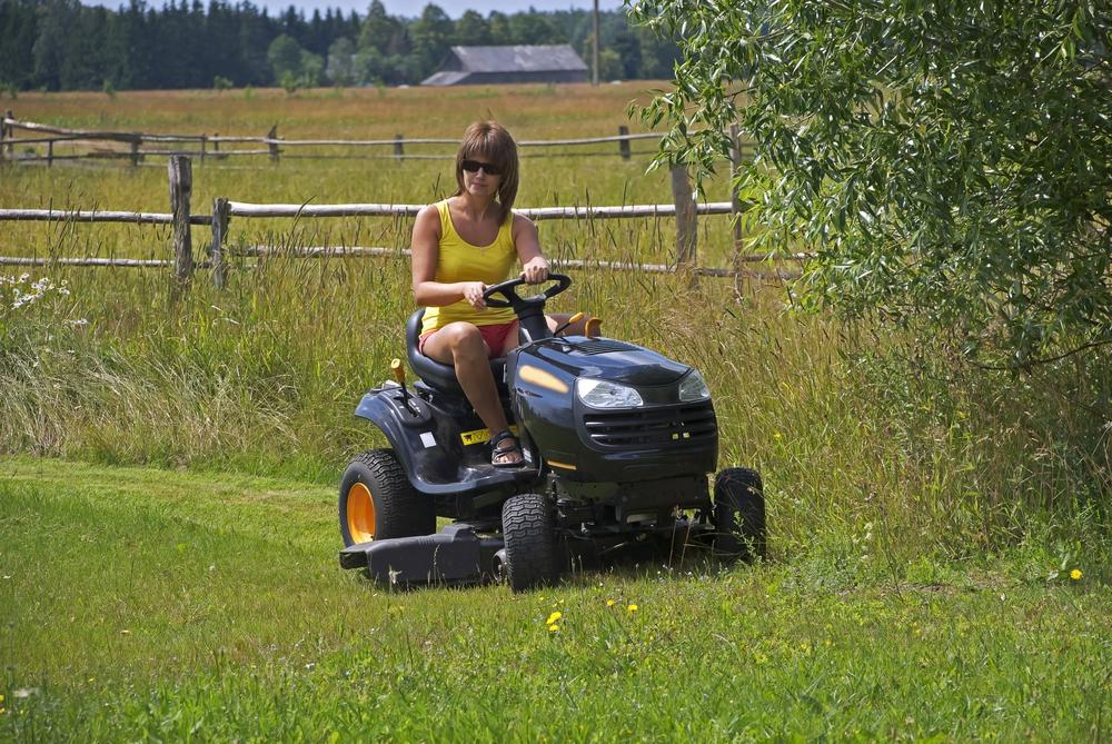 Characteristics of ride on lawn mowers