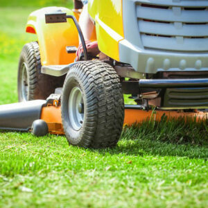 John Deere&#8217;s riding lawn mowers