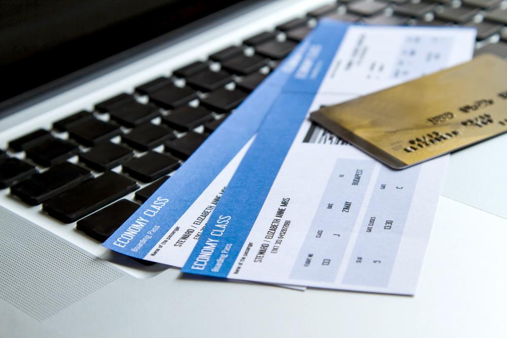 Tips To Choose Between Cash Back And Travel Rewards Cards