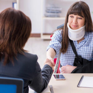 4 reasons to hire a personal injury lawyer