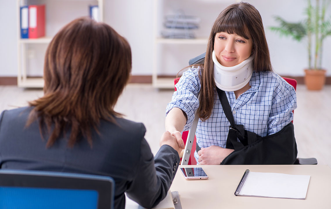 4 reasons to hire a personal injury lawyer